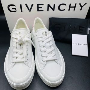 Authentic Women’s City Court Leather Sneakers SIZE 9 NWB